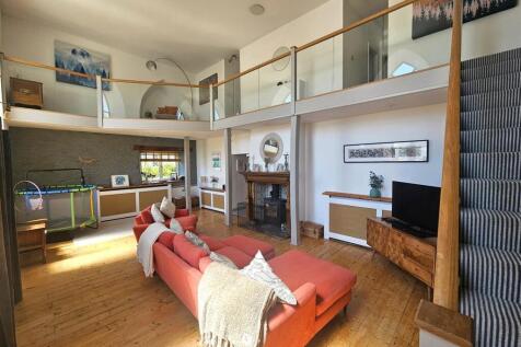 Living Room 1.jpg