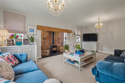 Living Room - Ang...
