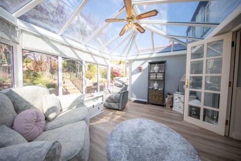 Sun lounge