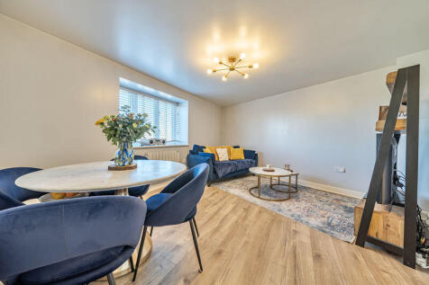 Lounge angle 1
