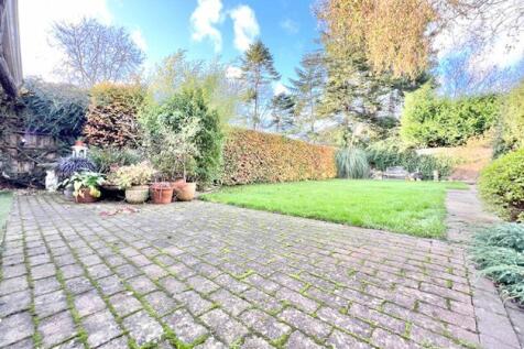 Patio to rear garden