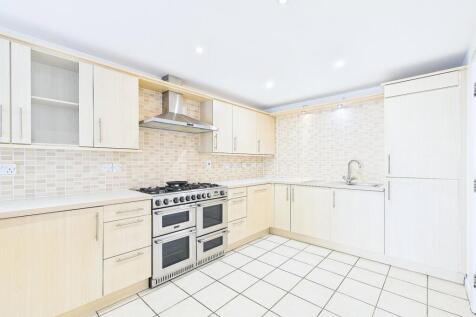 CAM01909G0-PR0320-STILL002