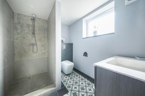 Gym/Outer building WC