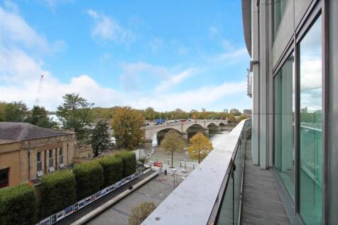 Fantastic two bedroom apartment in iconic block next to the river.