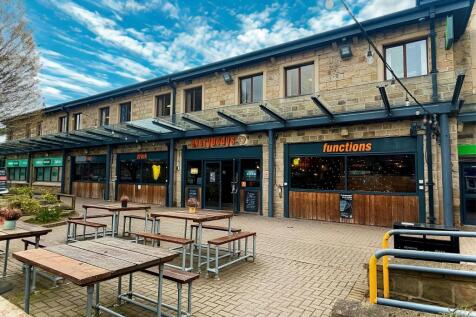 Retail Property (high street) to rent in guiseley