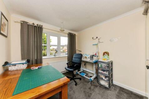 Office / bedroom 3