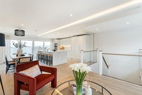 304 Sandbanks Road 327170 - (5).jpg