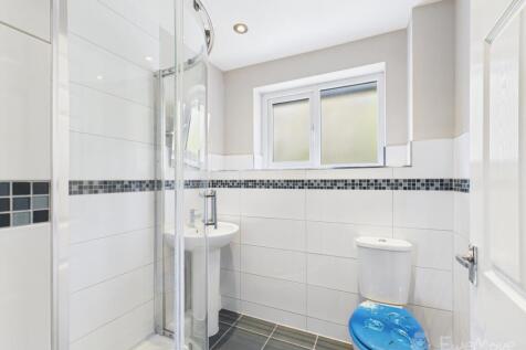 Shower room - EweMove Cheadle Hulme and Wilmslow