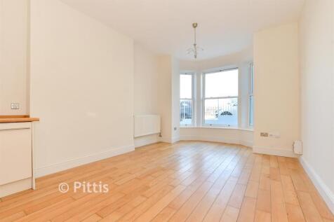 Kitchen/ Living Room