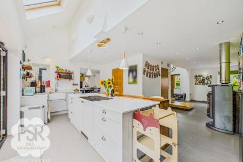 Bright and Airy Kitchen Diner Space