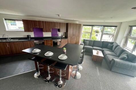 Peninsula lounge trinagle.jpg