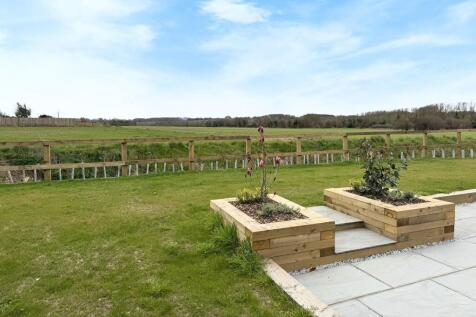 Paddock Lodge Gar...