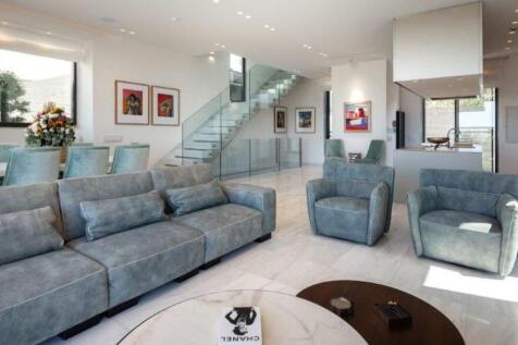 Living area -...