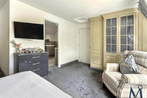 Master Bedroom & Dressing Area