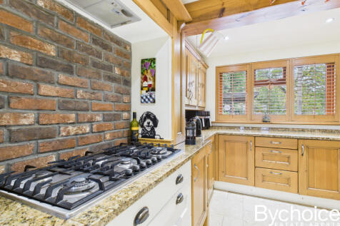 CAM05454G0-PR0065-STILL008