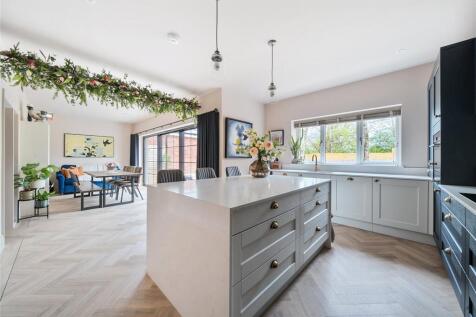 Kitchen/ Dining