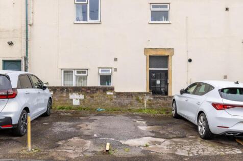 33 Oak Road, BS7_parking spot-1.jpg