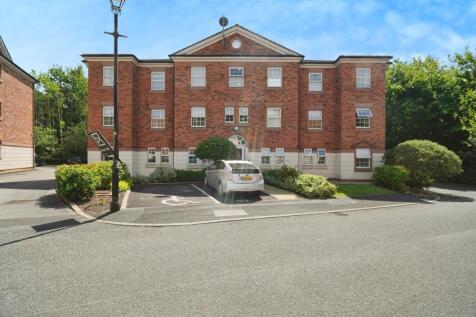 A beautifully presented and fully refurbished two-bedroom apartment located in one of Worsley's most sought-after residential areas, just a short walk from the picturesque Roe Green. Offering a perfec
