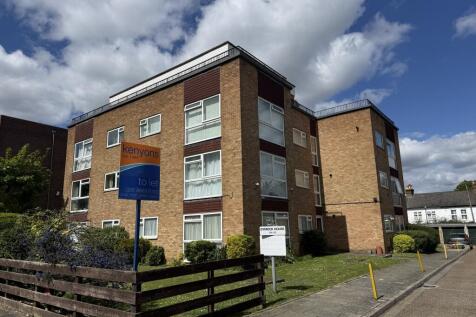 AN EXCEPTIONAL TWO BEDROOM, TWO BATHROOM, PENTHOUSE APARTMENT - in prime location for Wallington town centre and mainline station. Garage en-bloc. UNFURNISHED. AVAILABLE IMMEDIATELY! Sorry no young ch