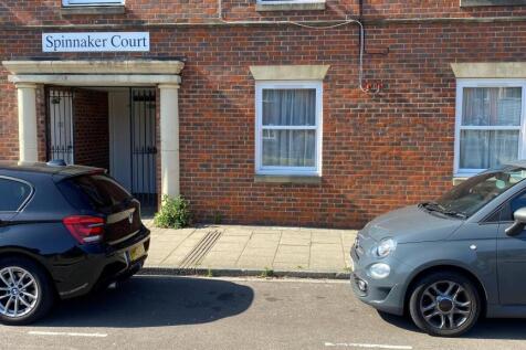 Spinnaker Court - Kent Street Main Entrance.jpg