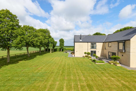 7 Hill Farm View ...