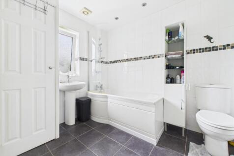 CAM02195G0-PR0076-STILL047