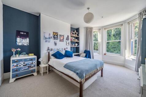 1357823-6-68d28f8cb0f5d