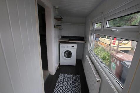Entry with cooker area and washing co...
