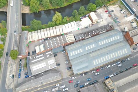 Light Industrial to rent in dewsbury