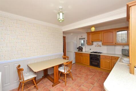 Fitted Dining Kitchen: