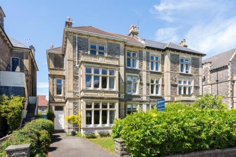 8 bed, 2 bath Semi-Detached in Bristol - Photo 1