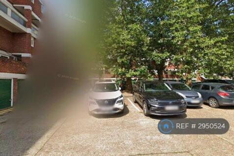 Spacious 3-Bedroom Maisonette in Plumstead – Excellent Transport LinksA well-presented and spacious 3-bedroom maisonette is available to rent in the popular Plumstead area (SE18). The property has...
