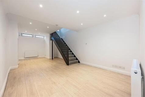 Sitting Room / Dining Room