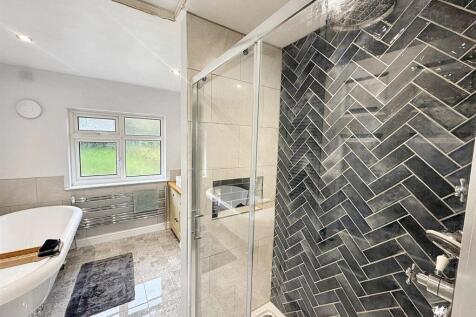 WhatsApp Image 2025-10-01 at 14.45.50.jpg