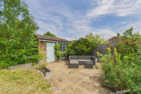 CAM03218G0-PR0694-STILL024