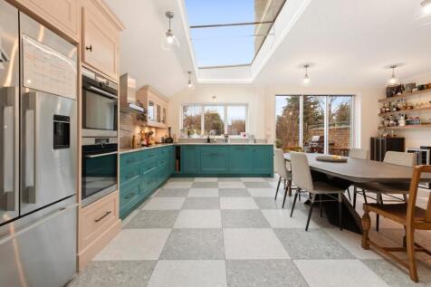 Kitchen / Dining