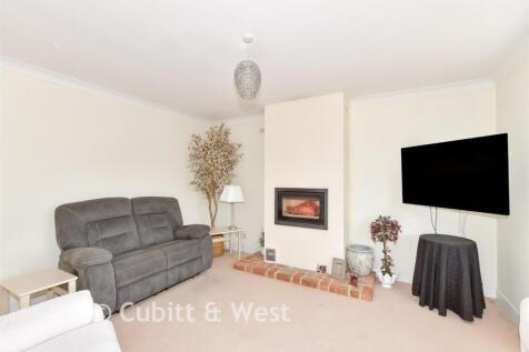 Lounge/Dining Room.