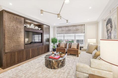 This beautifully presented interior designed apartment boasts two bedrooms, two bathrooms, separate kitchen, generous reception room with a large bay window and air-conditioning throughout. The buildi