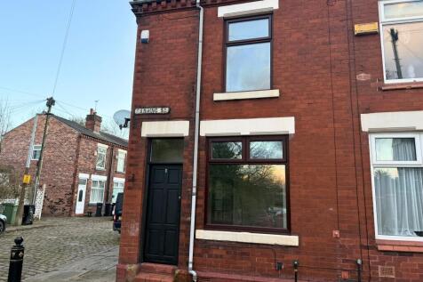 2 bed end terrace. Fitted kitchen with appliances. Gas central heating. Unfurnished.