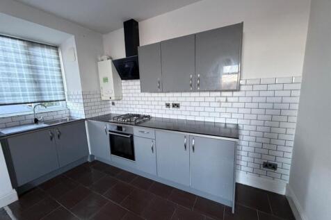 2 Bedroom House in HX3 6JN