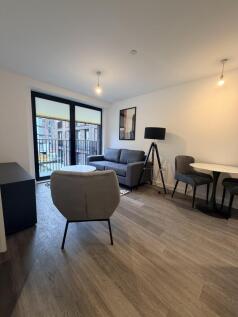 Beautiful 1-bed furnished apartment at Berkeley Square with a private balcony, fitted blinds, modern interiors and high-quality furnishings. A bright, stylish home in one of Salford’s newest premium d
