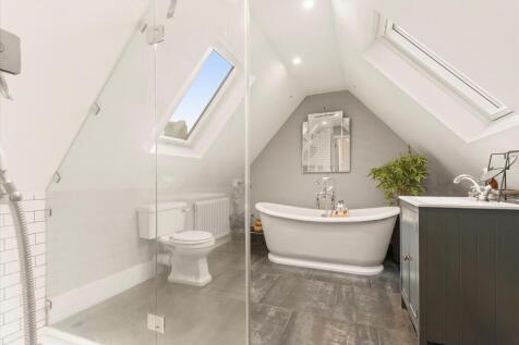 4 bed, 3 bath Semi-Detached in london - Photo 8