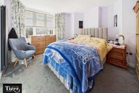 CAM02176G0-PR0757...