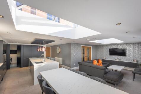 Open Plan Kitchen/Diner & Living Space