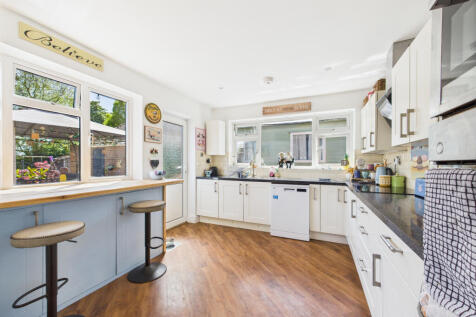 CAM01354G0-PR0493-STILL014