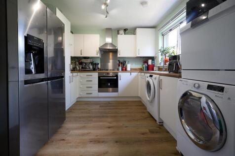 FITTED DINING KITCHEN TO REAR