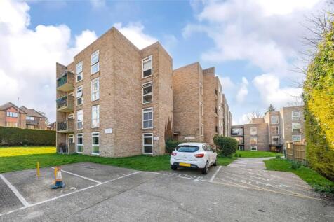 Ivy Gate are proud to offer to the market this spacious two double bedroom flat.