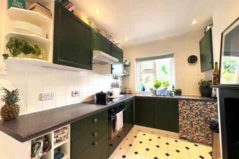 Apartment, High Street, Hampton Hill TW12