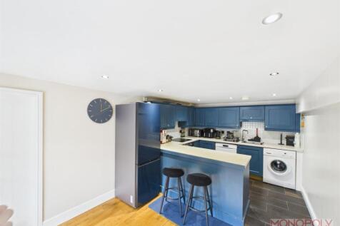 KITCHEN/ DINING ROOM