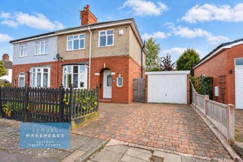 Three Bedroom Semi Detached Property with Lovely